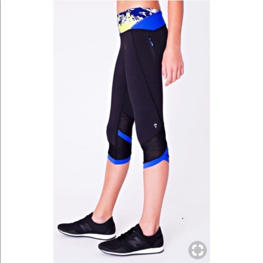 🎈Ivivva Crop Leggings in black Girls Size 14